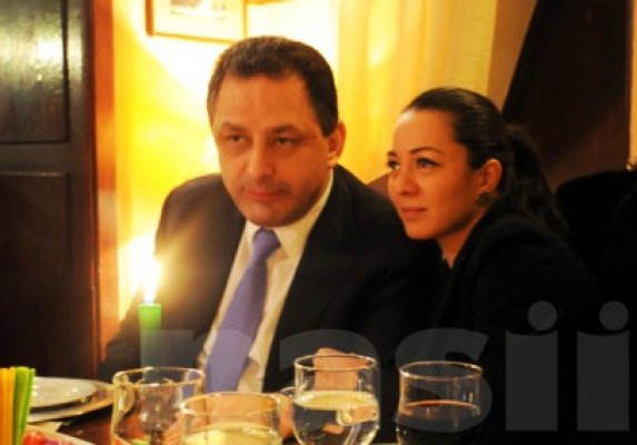 Vanghelie-îndrăgostit, luat la mişto de Radu Mazăre: